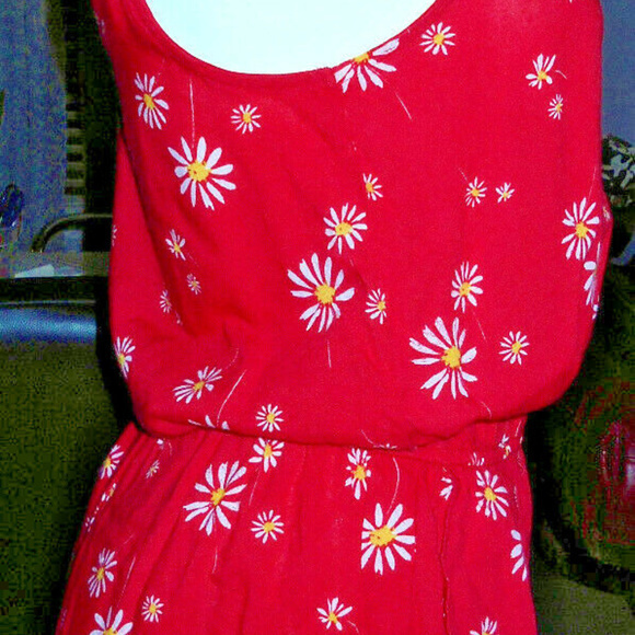 SO RED FLORAL ROMPER.‎ SIZE XS 100% RAYON - Picture 5 of 7